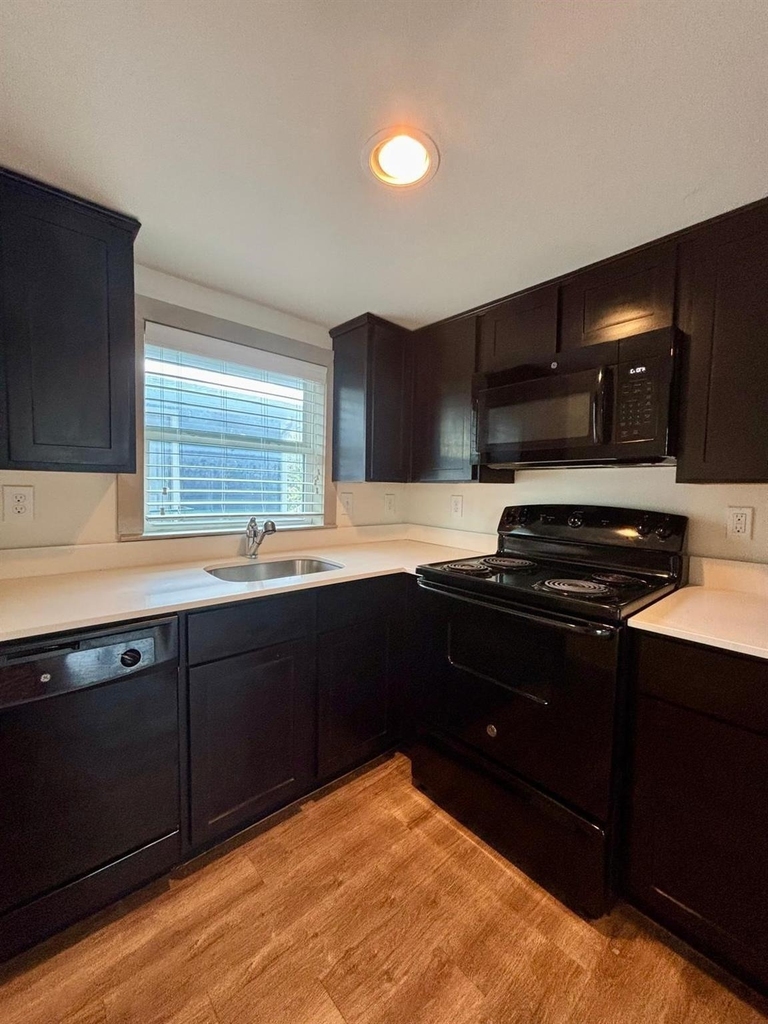 1009 Enid Street - Photo 8