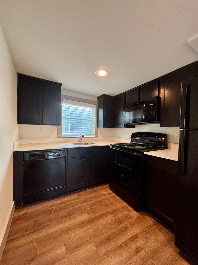 1009 Enid Street - Photo 9