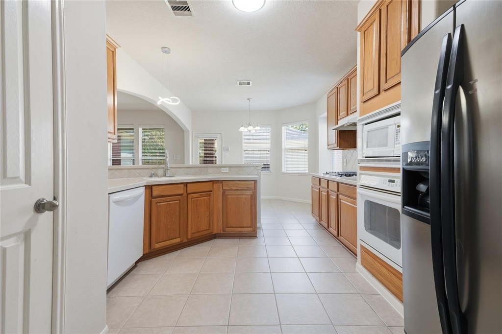 6165 Darlington Ct Court - Photo 8