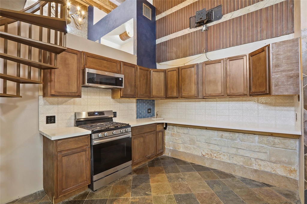 614 Pine Gully Road - Photo 1