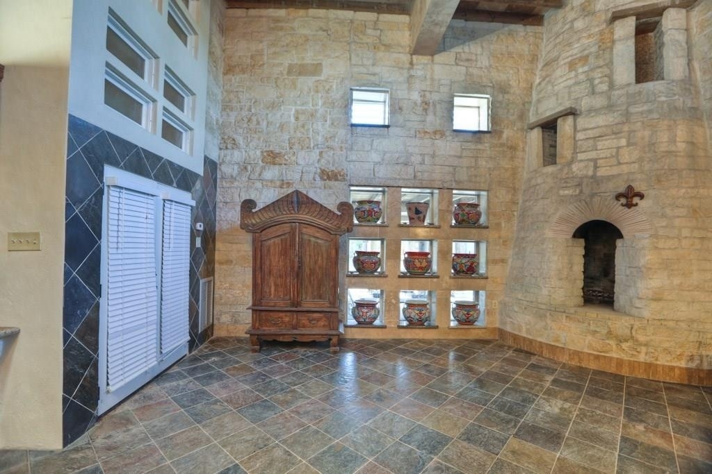 614 Pine Gully Road - Photo 0