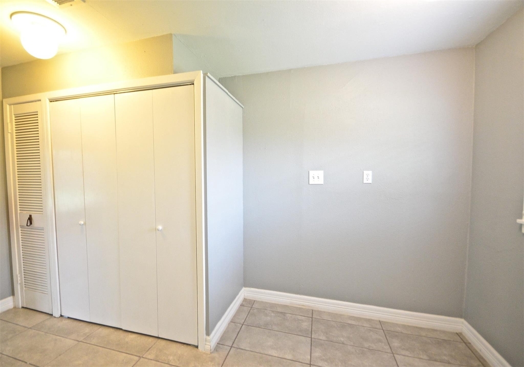 5237 Maple Street - Photo 4
