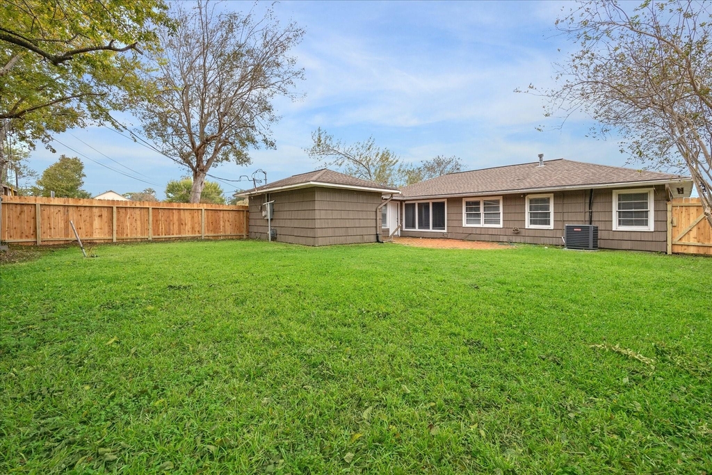 5237 Maple Street - Photo 1