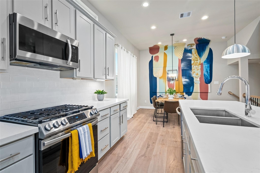 2110 Stuart Street - Photo 6