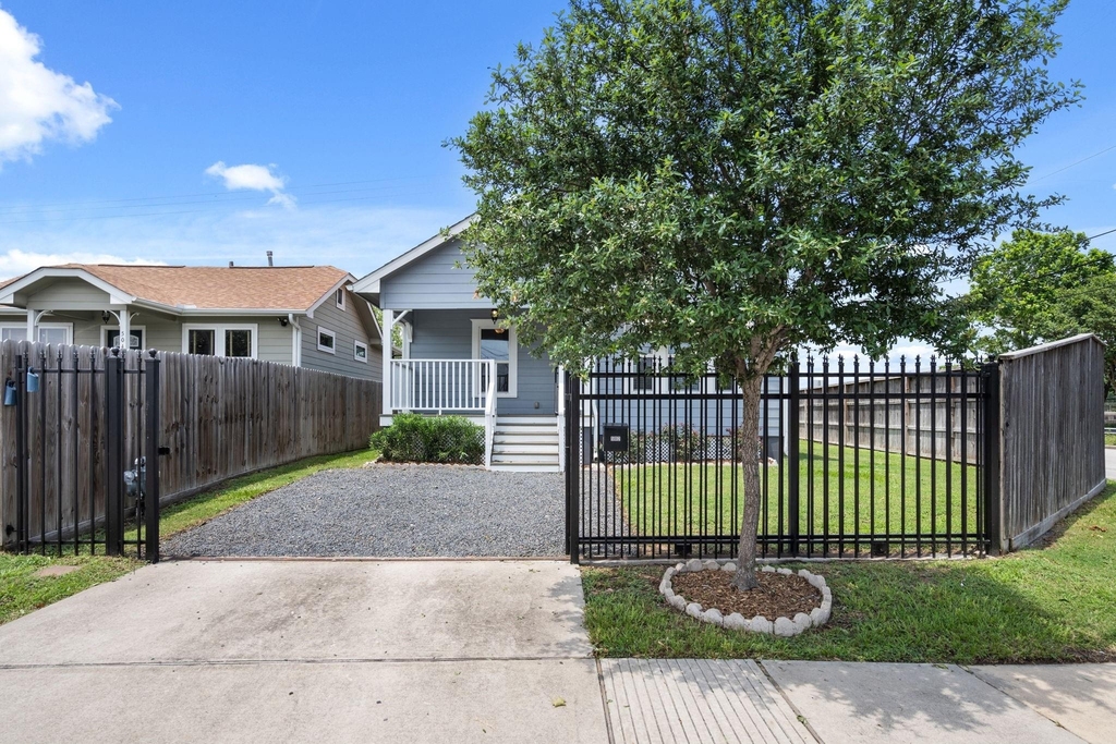 502 Dell Court - Photo 1