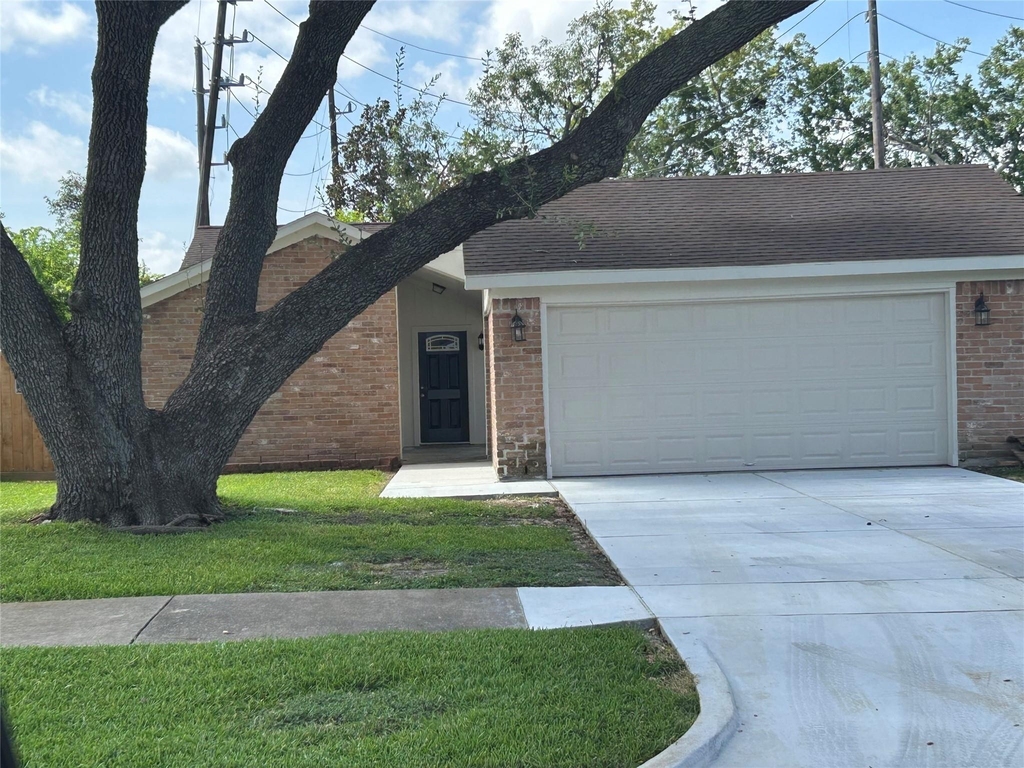 14207 Greenway Drive - Photo 0