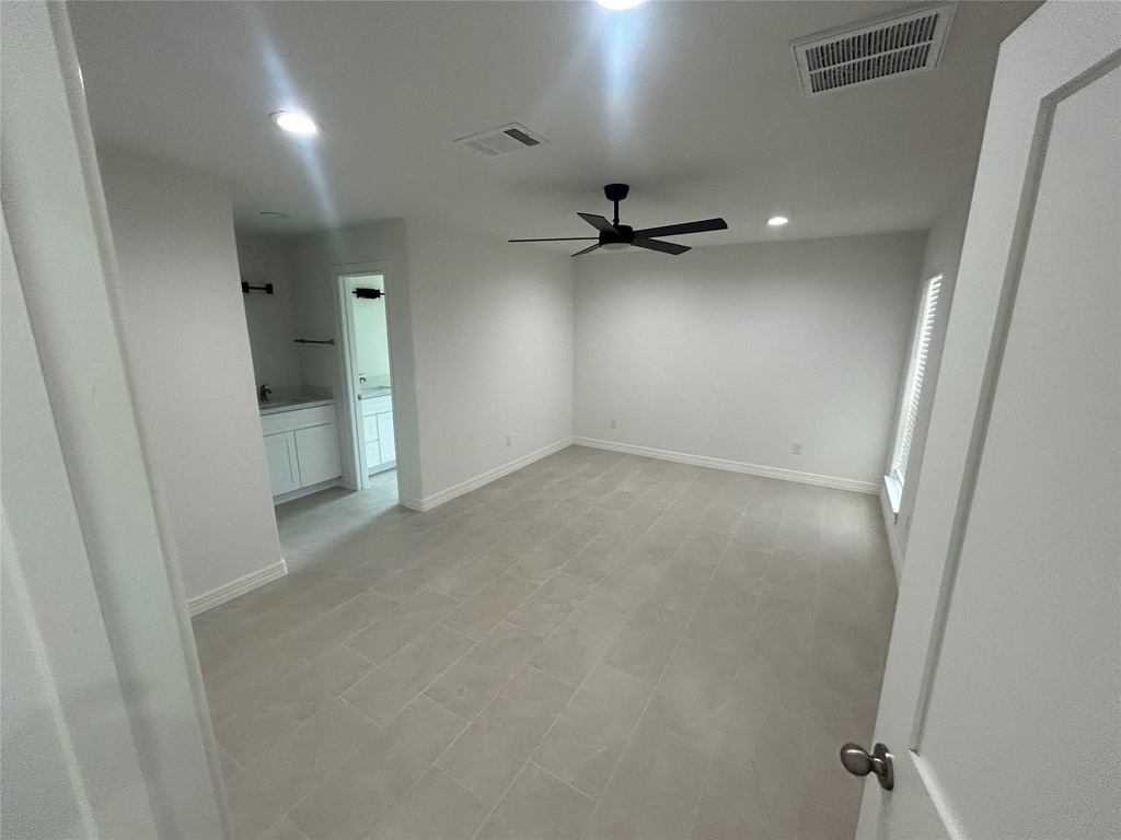 14207 Greenway Drive - Photo 4