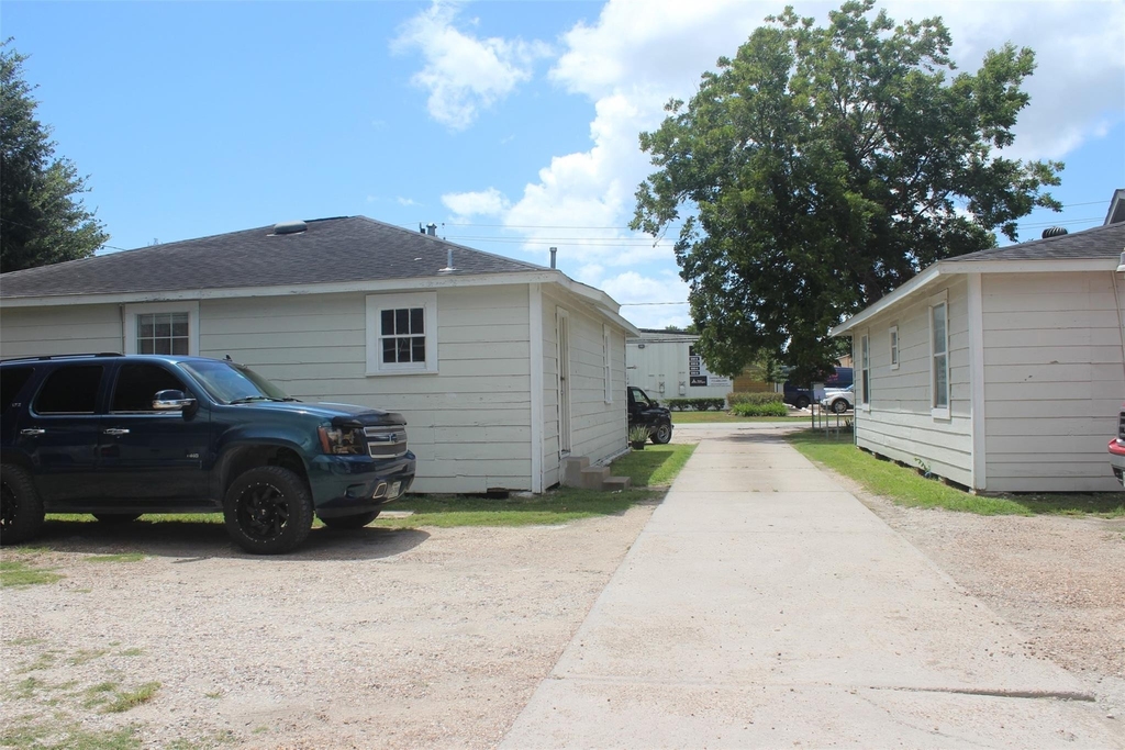 5726 Gardendale Drive - Photo 2