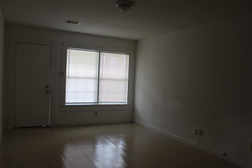5726 Gardendale Drive - Photo 6