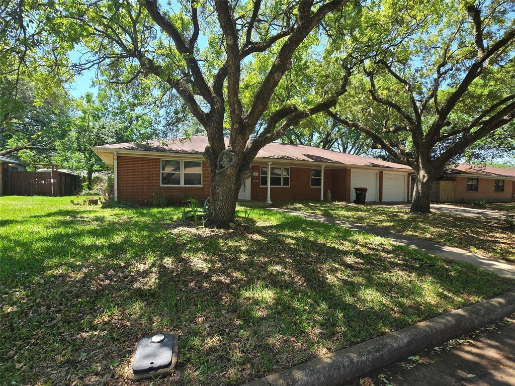 801 Rosewood Drive - Photo 1