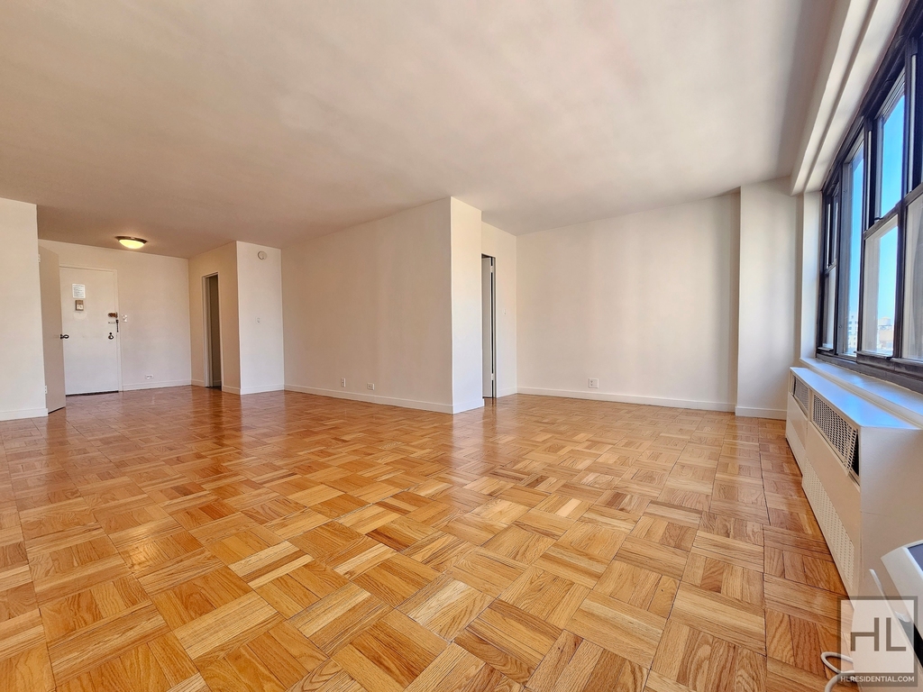 Fourth Avenue - Photo 1