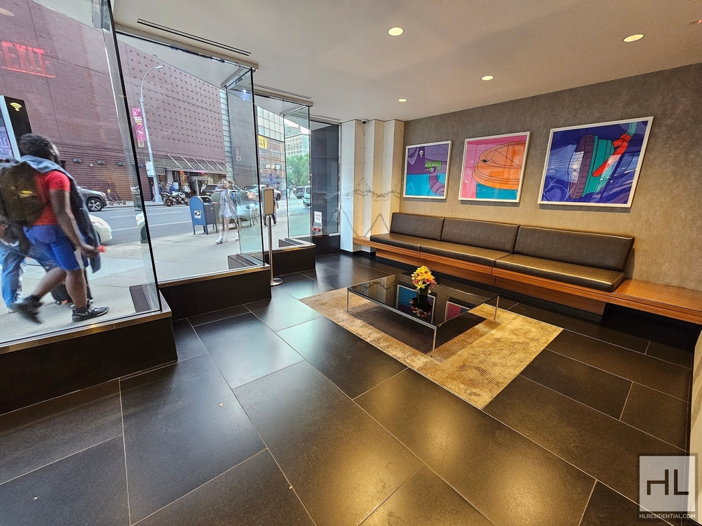 Fourth Avenue - Photo 7
