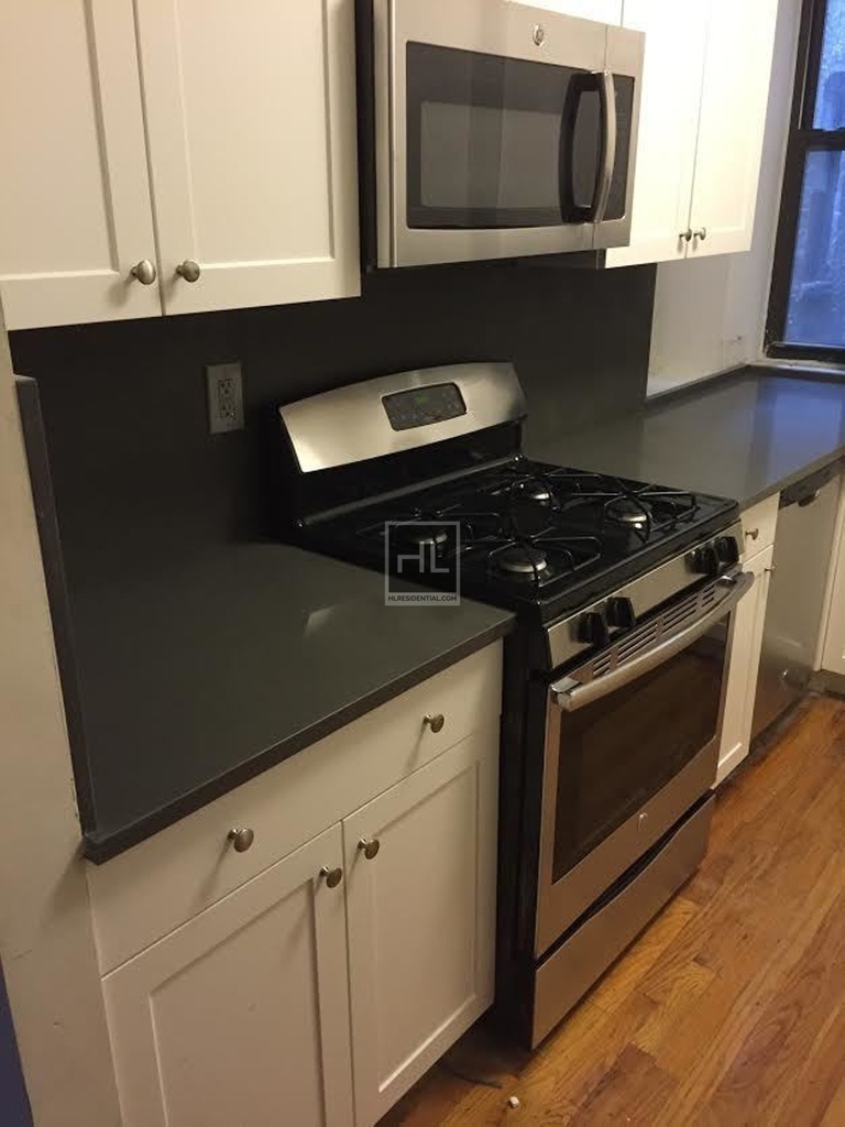 East 25 Street - Photo 5