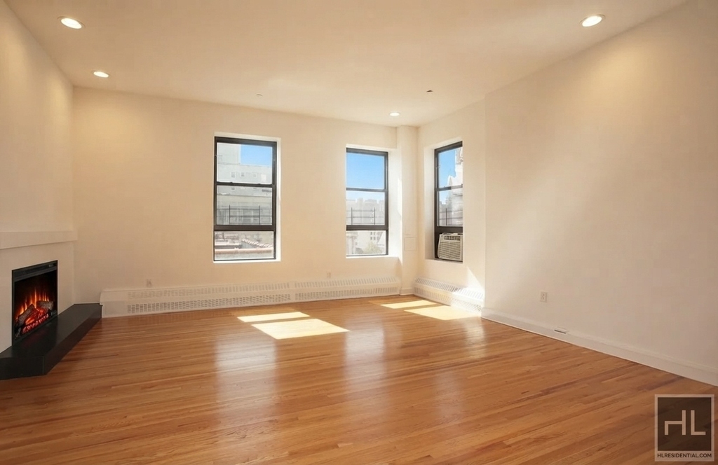 Sixth Avenue - Photo 1