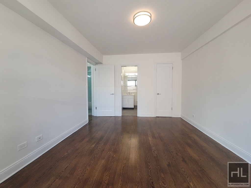 East 57 Street - Photo 3