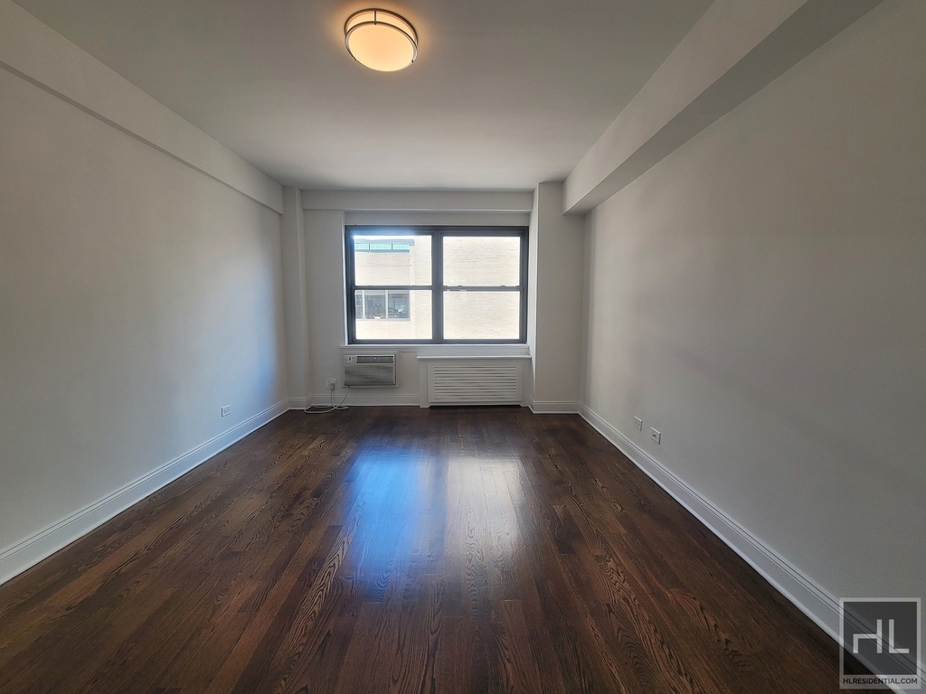 East 57 Street - Photo 5
