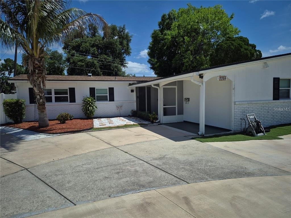 7709 W Hanna Avenue - Photo 0