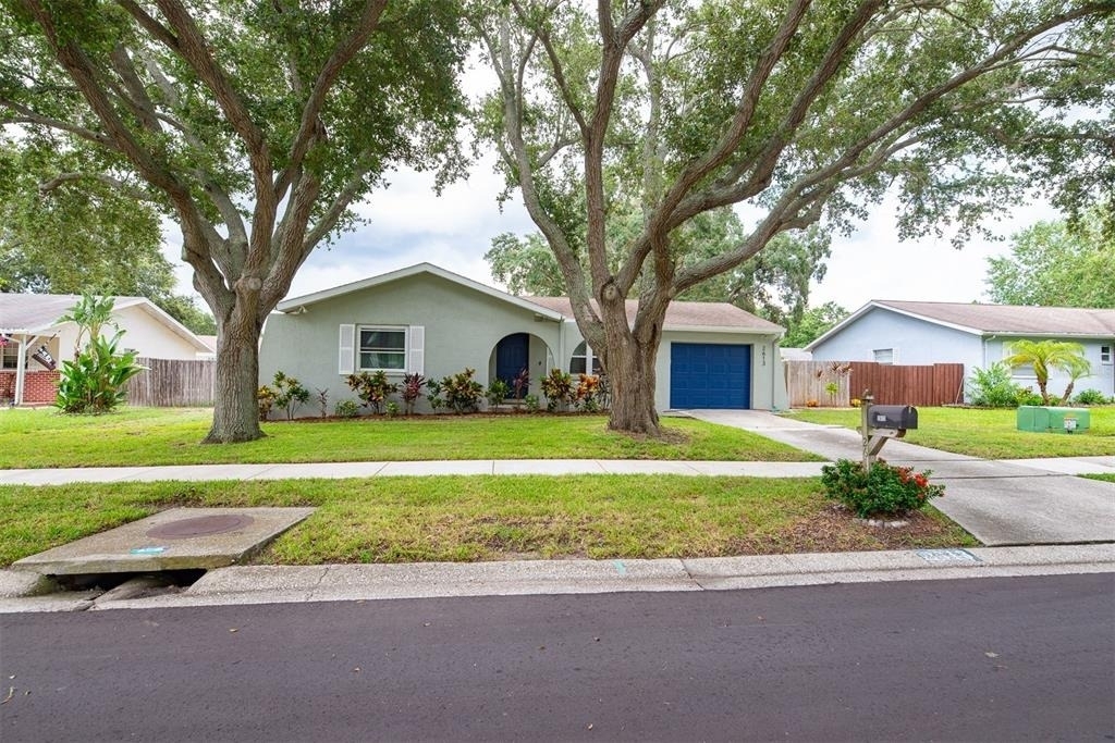 2613 Summit Street - Photo 0