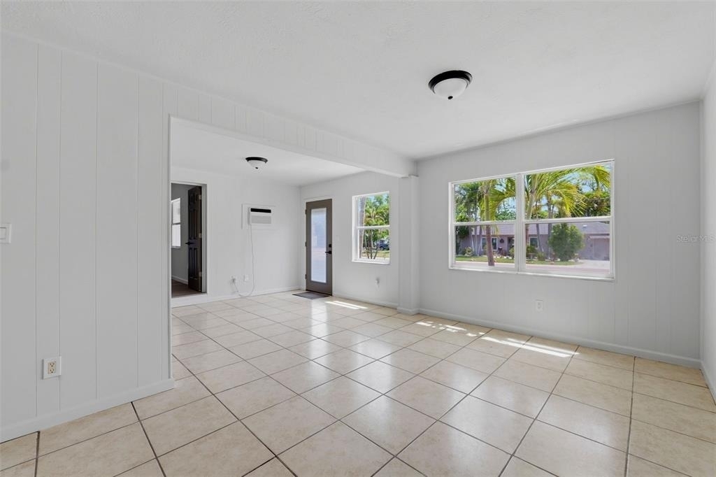 3030 1/2 5th Street N - Photo 2