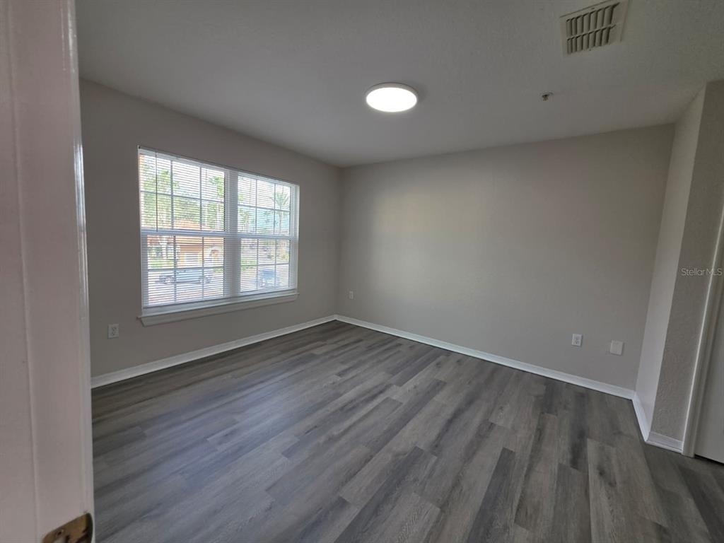 5483 Vineland Road - Photo 6