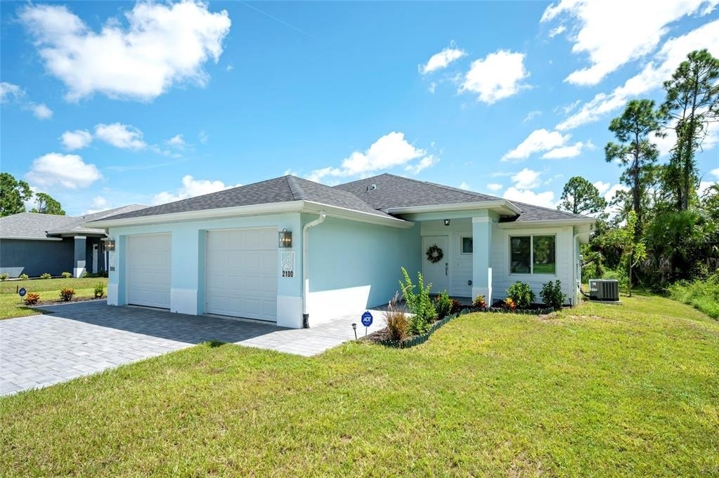 2100 Como Street - Photo 4