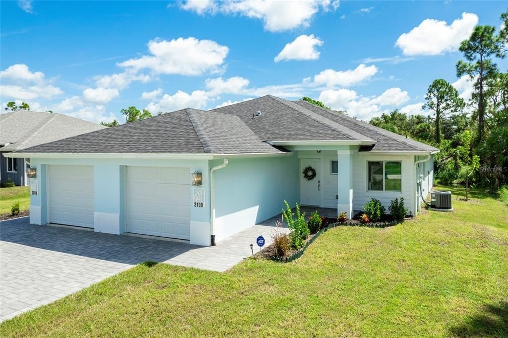 2100 Como Street - Photo 3