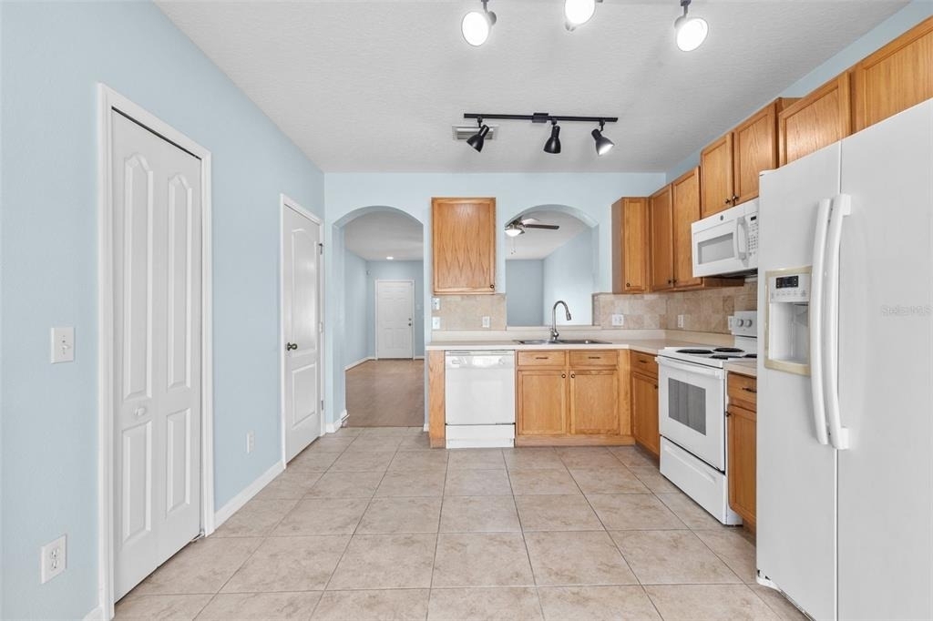 16221 Swan View Circle - Photo 6
