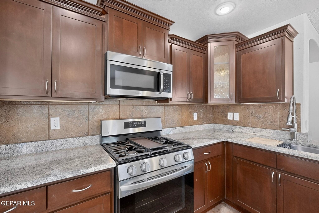 11583 Saint Martin Way - Photo 14