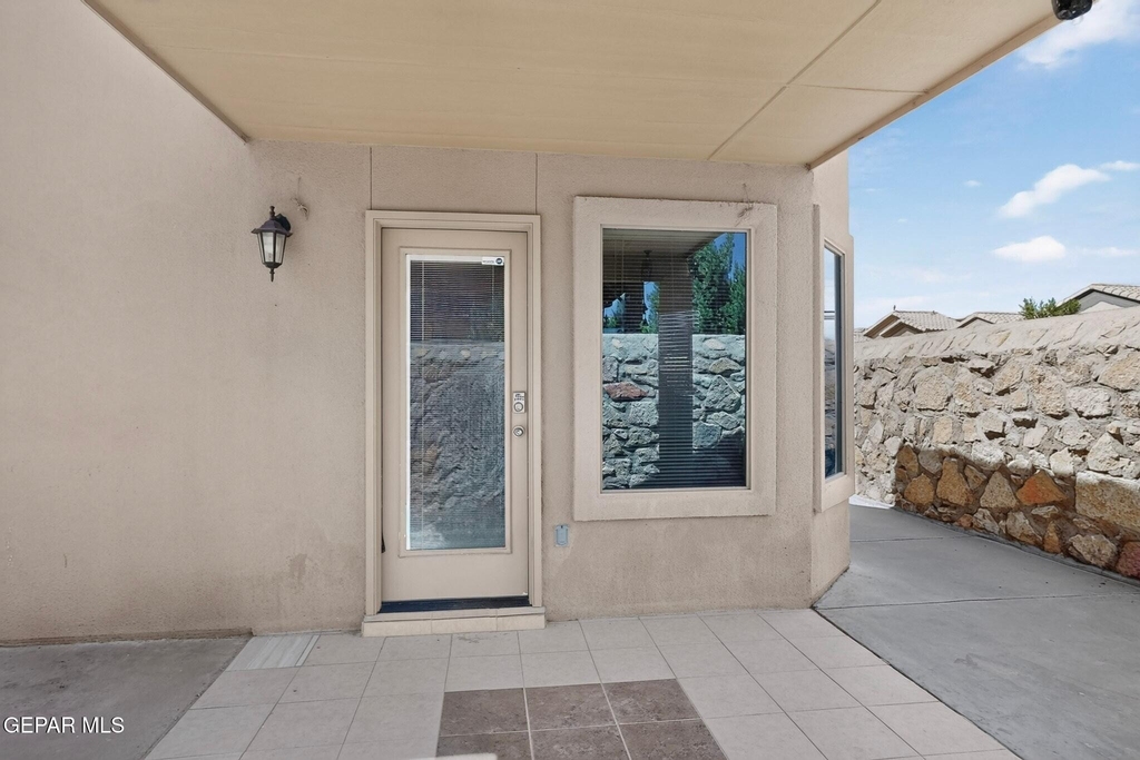 11583 Saint Martin Way - Photo 36