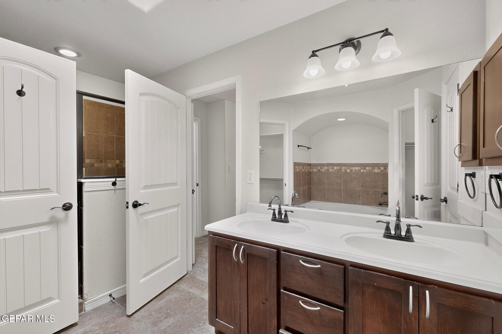 11583 Saint Martin Way - Photo 21
