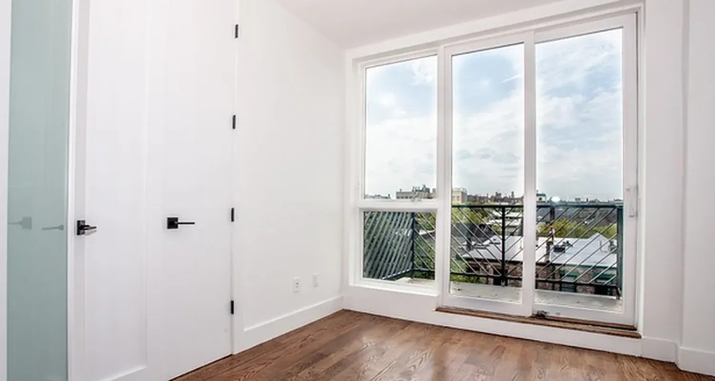 1266 Pacific Street - Photo 3