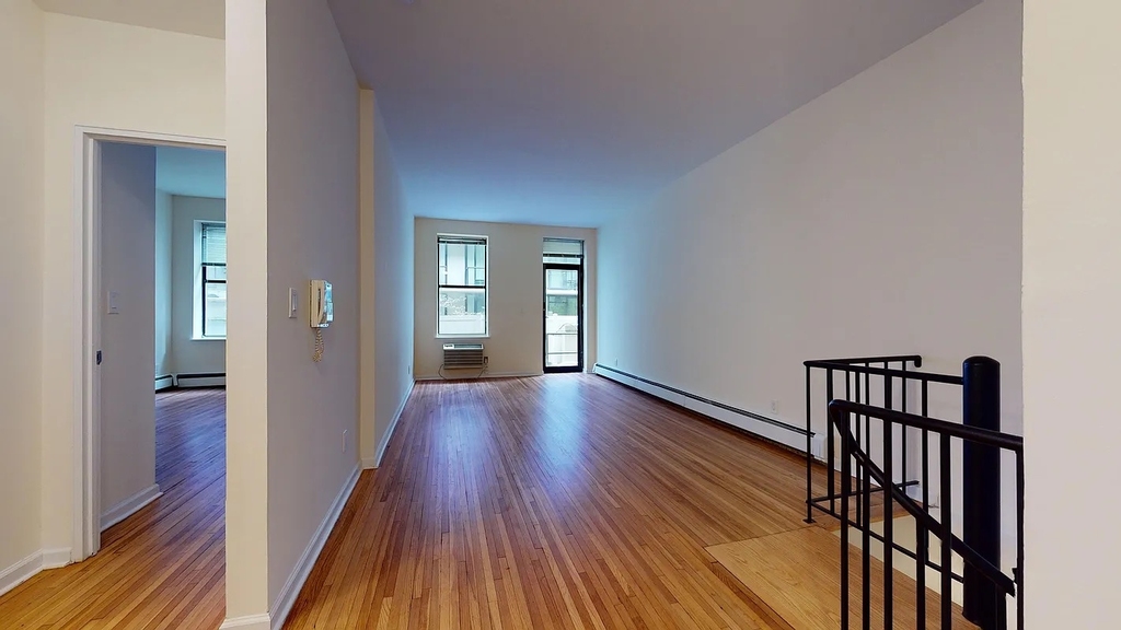 365 West 52nd Street - Photo 10