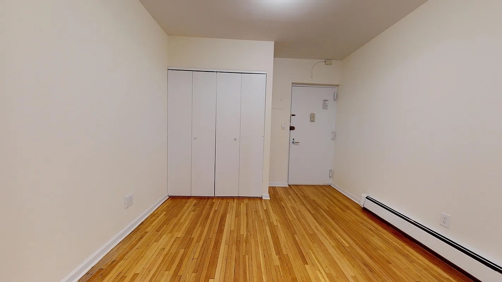 365 West 52nd Street - Photo 3