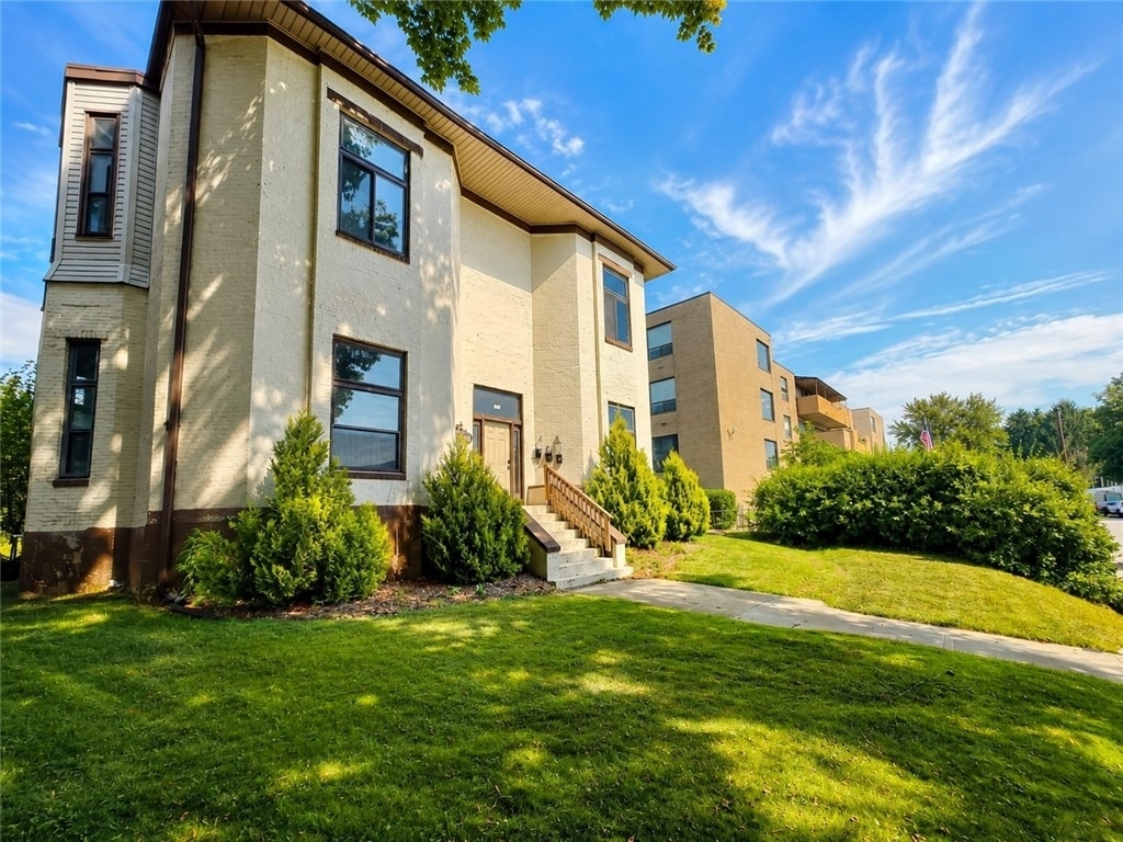 735 N Highland - Photo 1