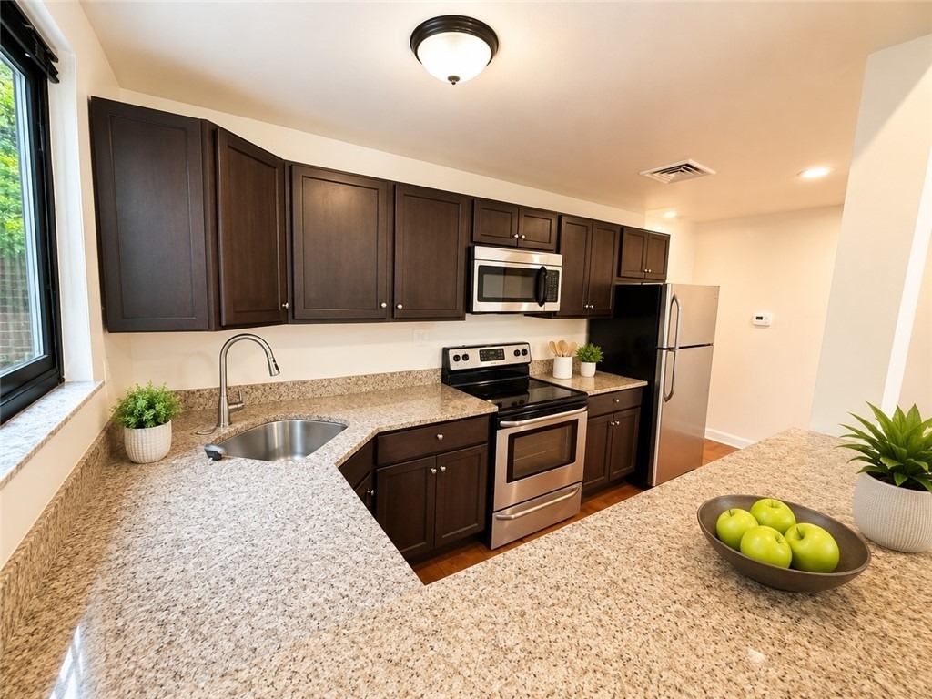 735 N Highland - Photo 14