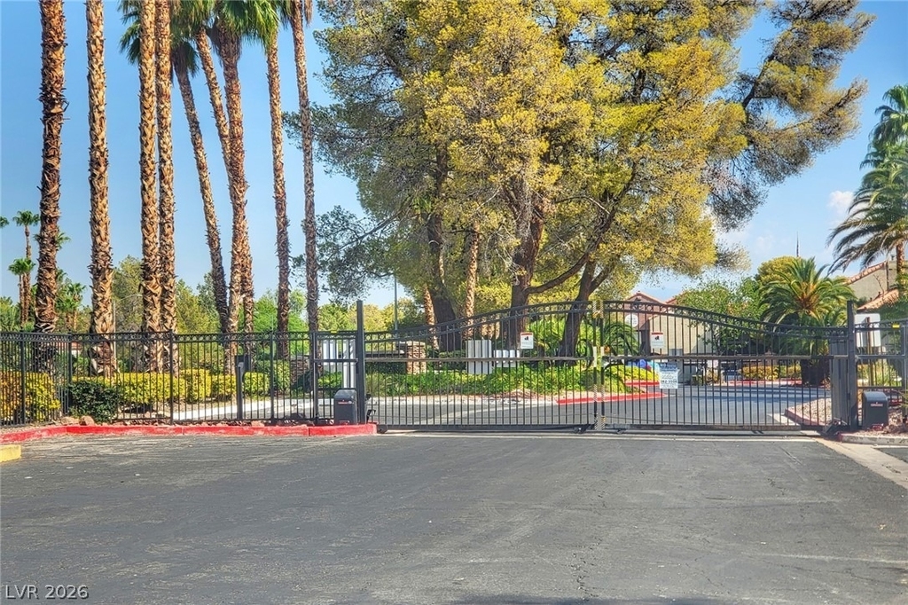 5044 S Rainbow Boulevard - Photo 14