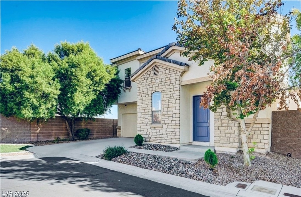 128 Tilbury Avenue - Photo 1