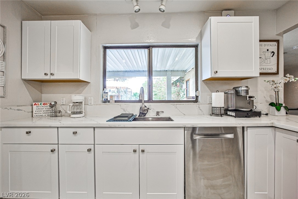1505 Hialeah Drive - Photo 2