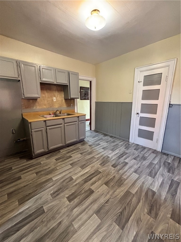 215 Ludington Street - Photo 7