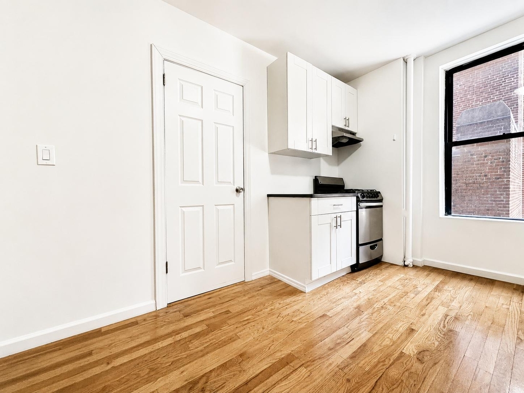401 East 68th Street - Photo 5