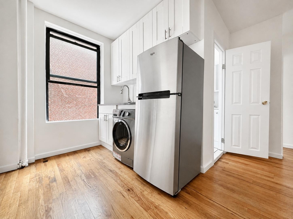 401 East 68th Street - Photo 4