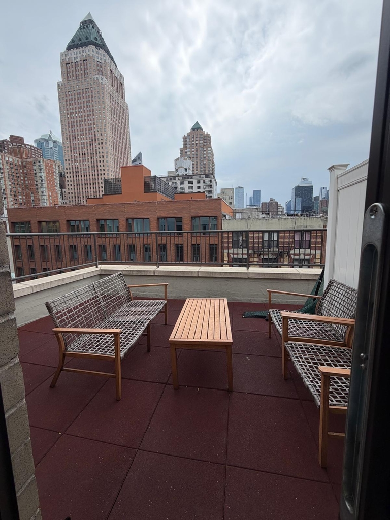 West 52nd Street - Photo 7