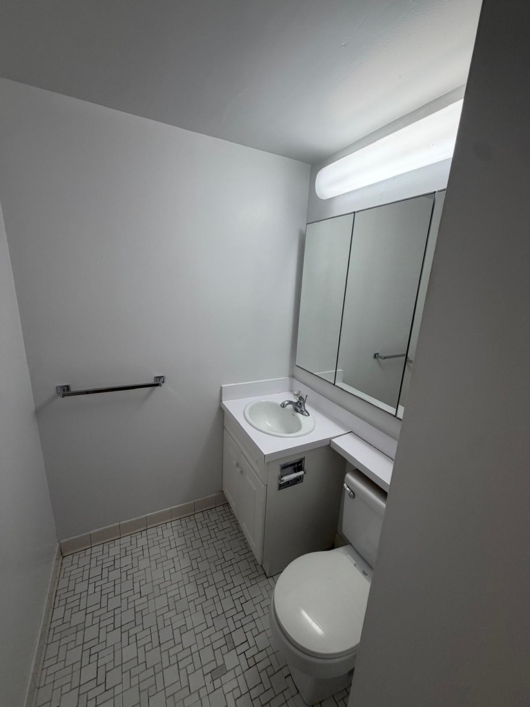 West 52nd Street - Photo 1