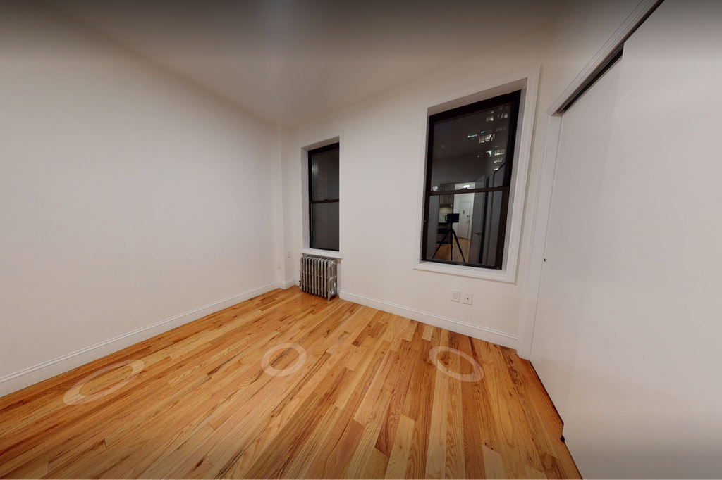 226 East 36th Street - Photo 3