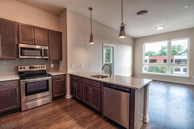 320 Valley St - Photo 5