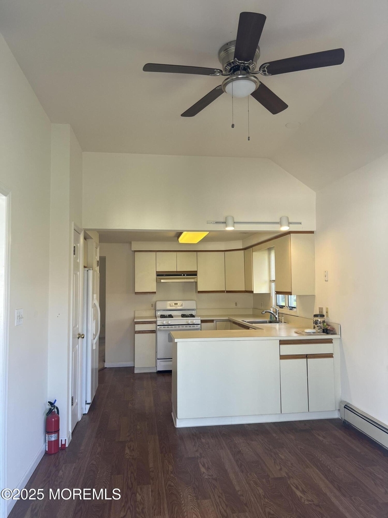 465 Adrian Avenue - Photo 4