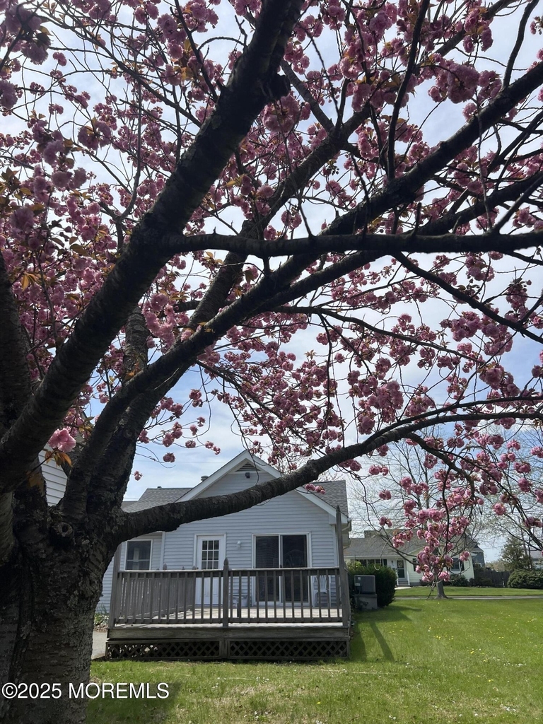 465 Adrian Avenue - Photo 12