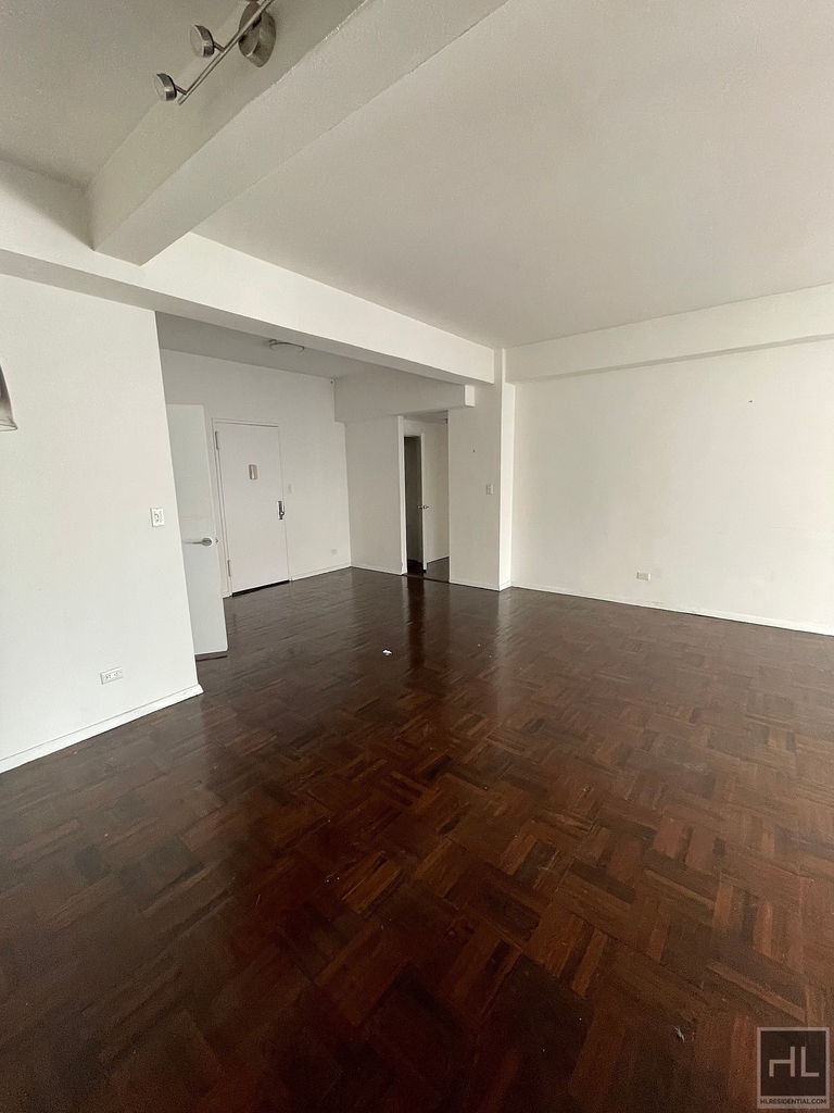 East 57 Street - Photo 5