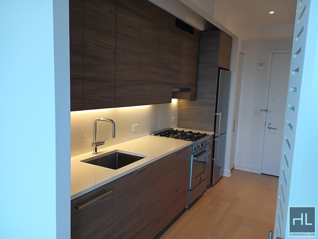 West 38th Street - Photo 4