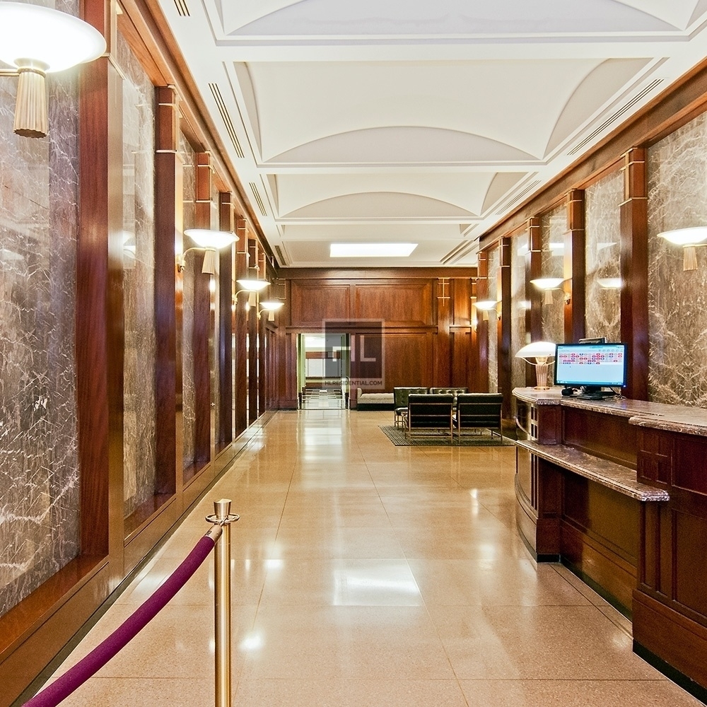 Wall Street - Photo 1